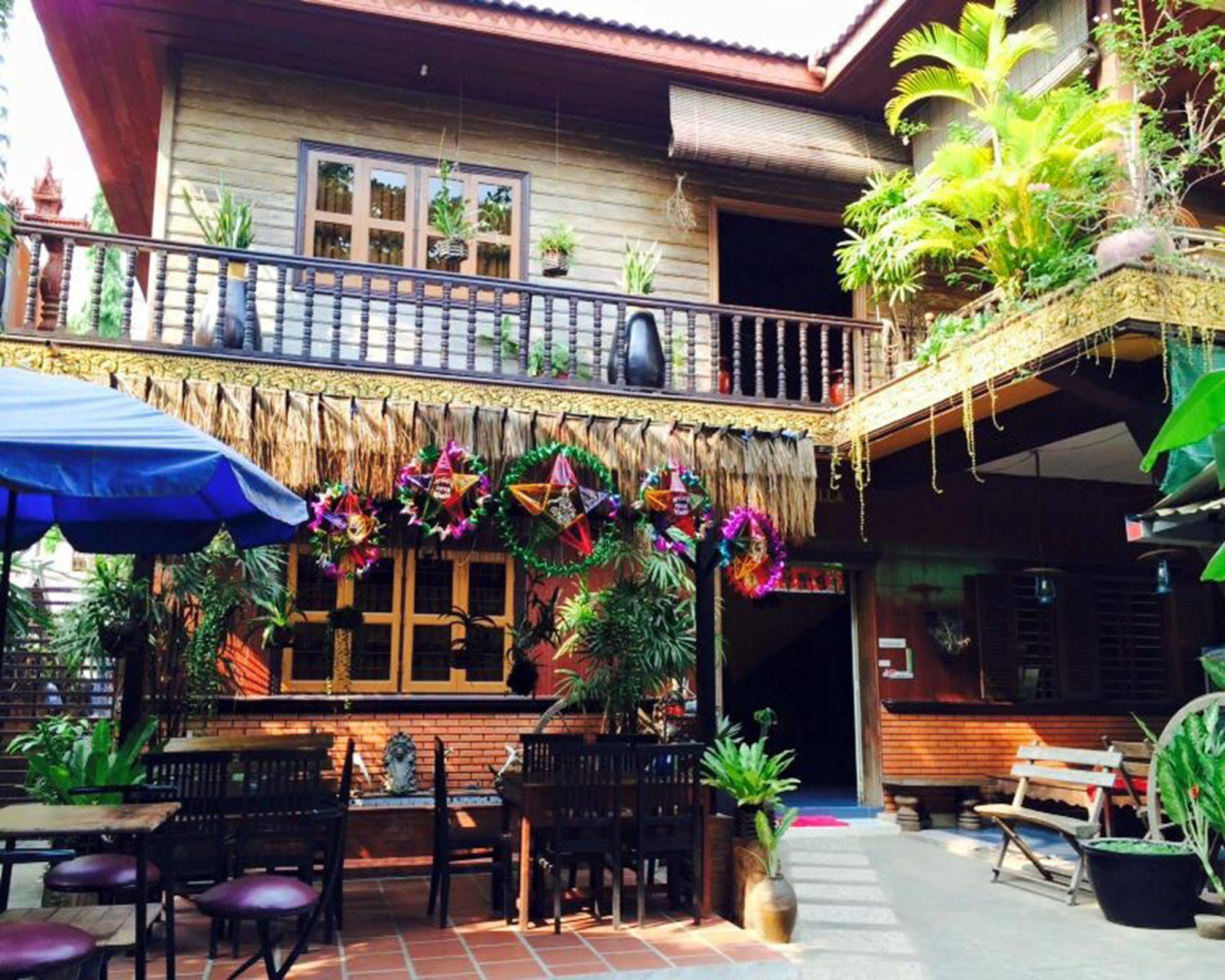 Big Lyna Villa Siem Reap Esterno foto